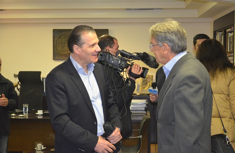 Ο γενικός γραμματέας του ΥΠΑΑΤ κ. Νίκος Αντώνογλου και ο πρόεδρος της Ένωσης Αγρινίου κ. Θωμάς Κουτσουπιάς. 